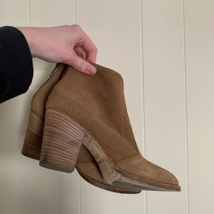 💫Women’s Italian Suede Booties💫